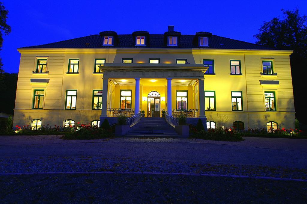 Schloss Harkensee Dassow Exteriör bild